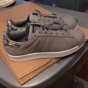 Adidas Superstar boys shoes size 5